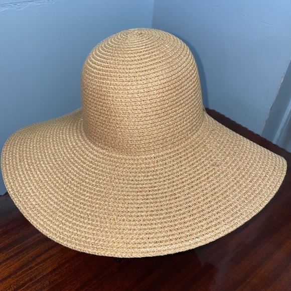 Beach hat - Picture 2 of 3